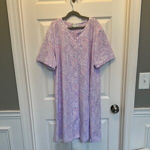 Miss Elaine Purple Paisley House coat robe PL like new freshly cleaned
